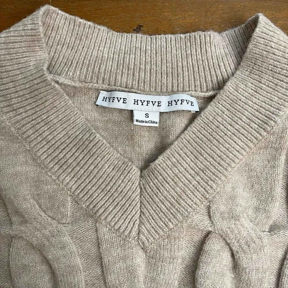 HYFVE Tan Oatmeal V-Neck Cable Knit Sweater || SZ S